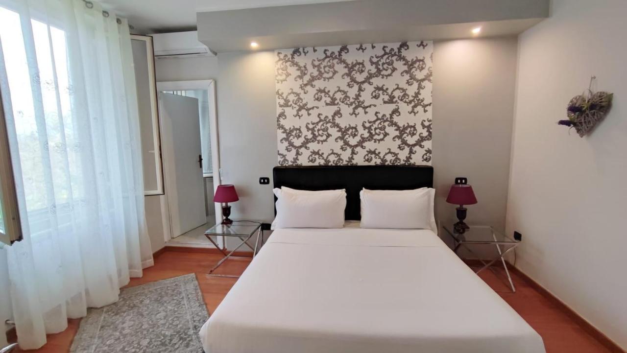 Il Roseto Bed and Breakfast Frosinone Buitenkant foto