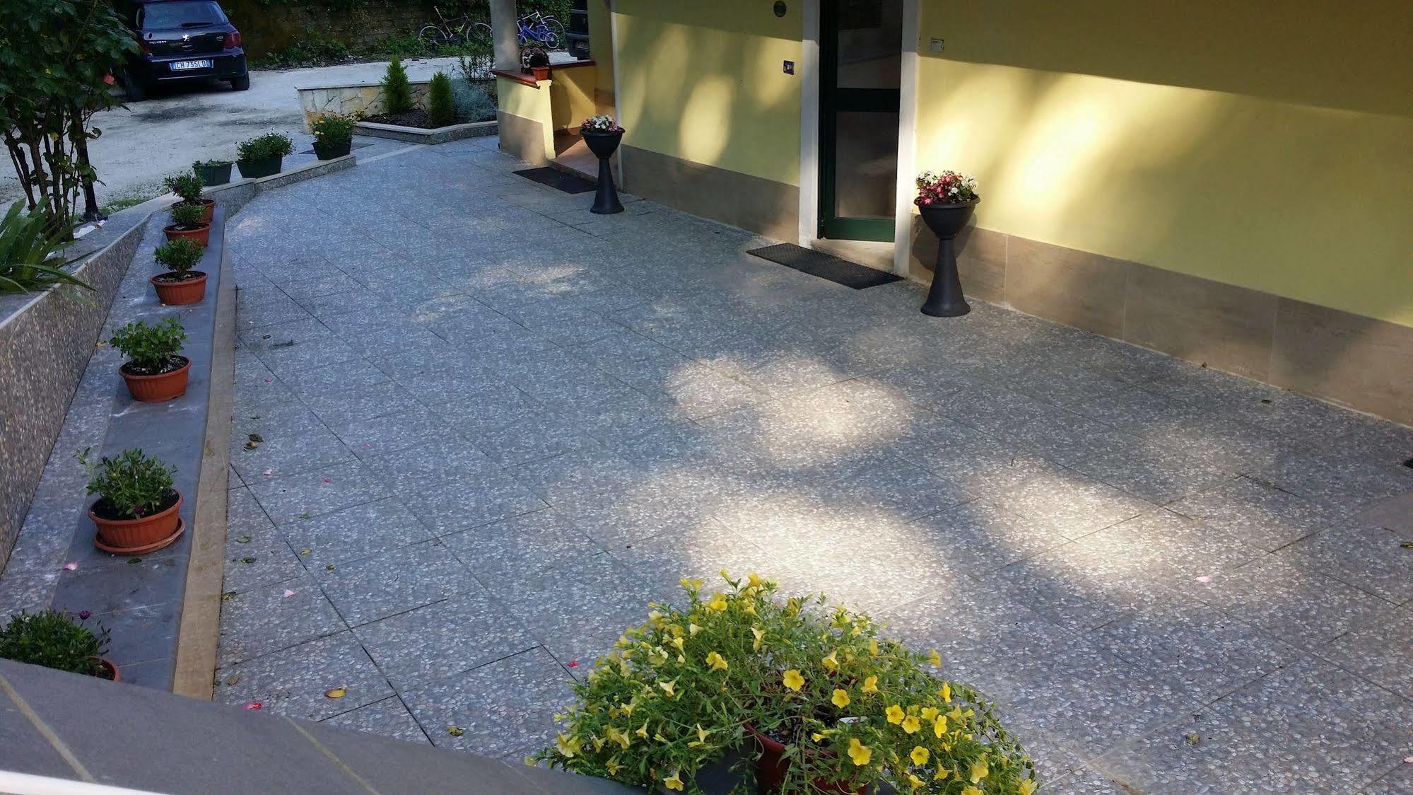 Il Roseto Bed and Breakfast Frosinone Buitenkant foto